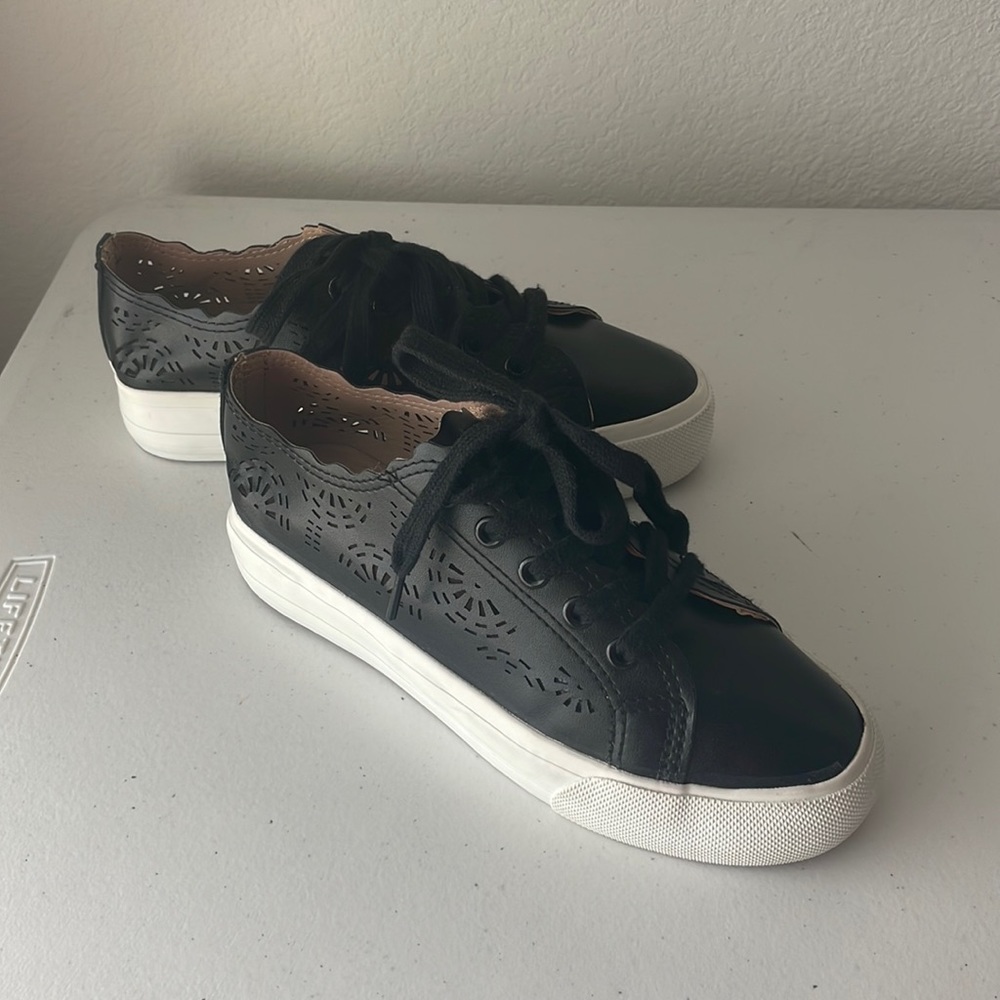 Restricted Valla Platform Sneaker